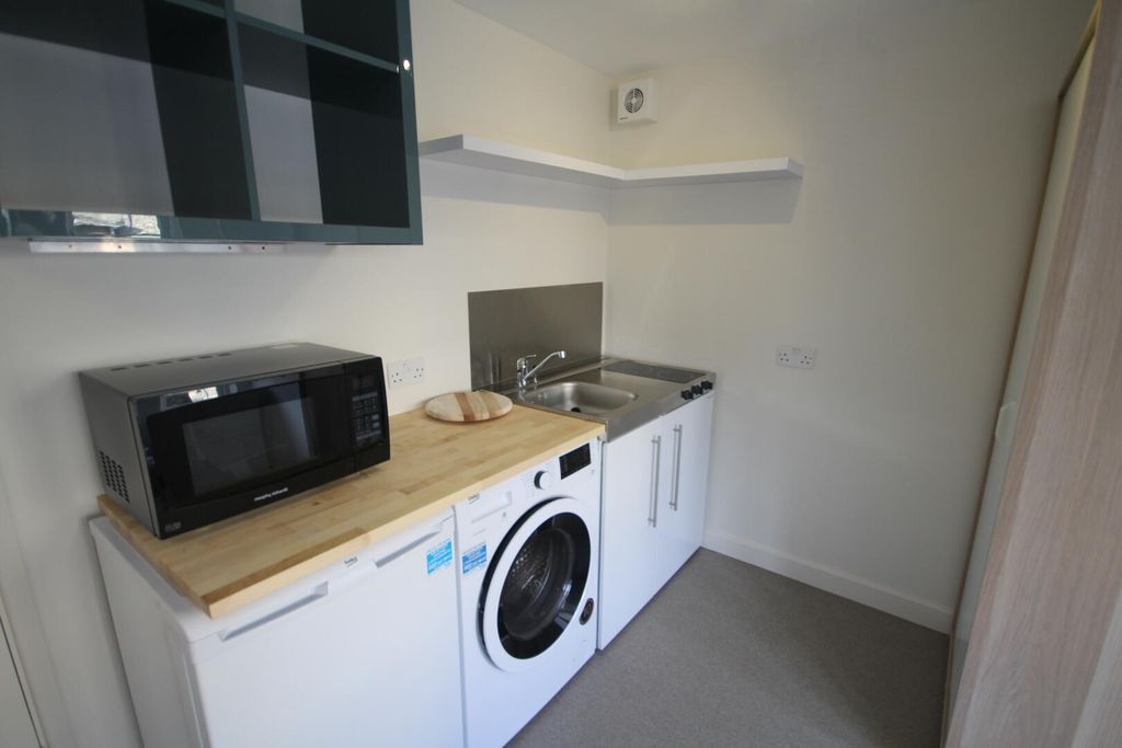 Property photo 3 of 5 Kitchen