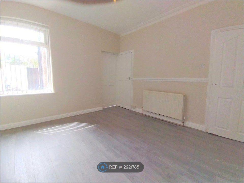 Property photo 3 of 8 Dining Room