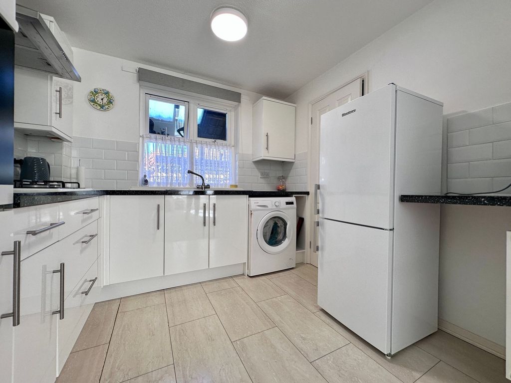 Property photo 2 of 11 Kitchen