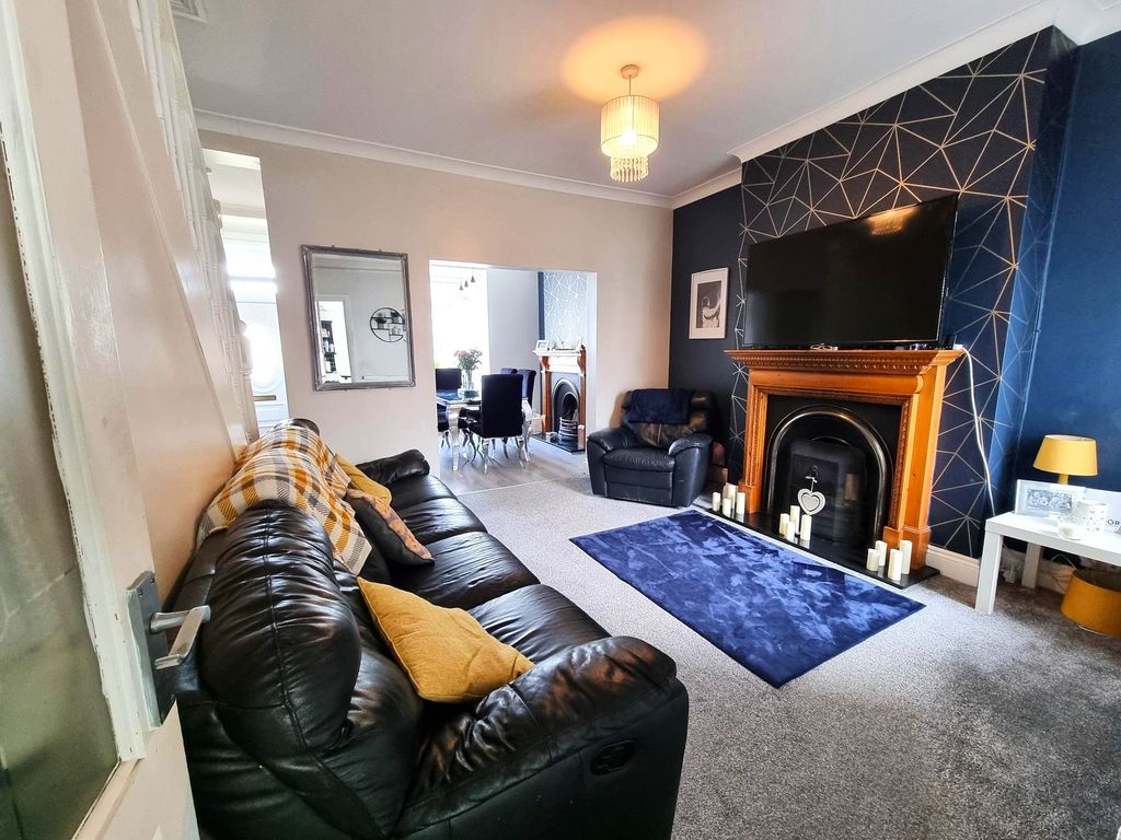 Property photo 2 of 17 Lounge