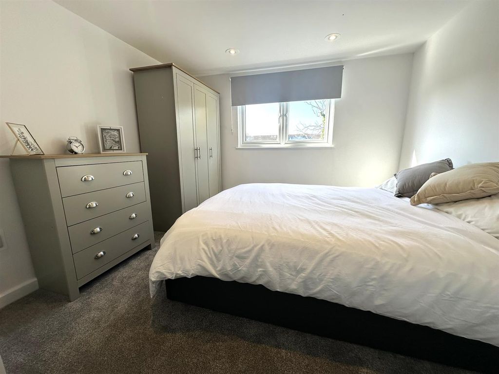 Property photo 2 of 12 Bedroom 3