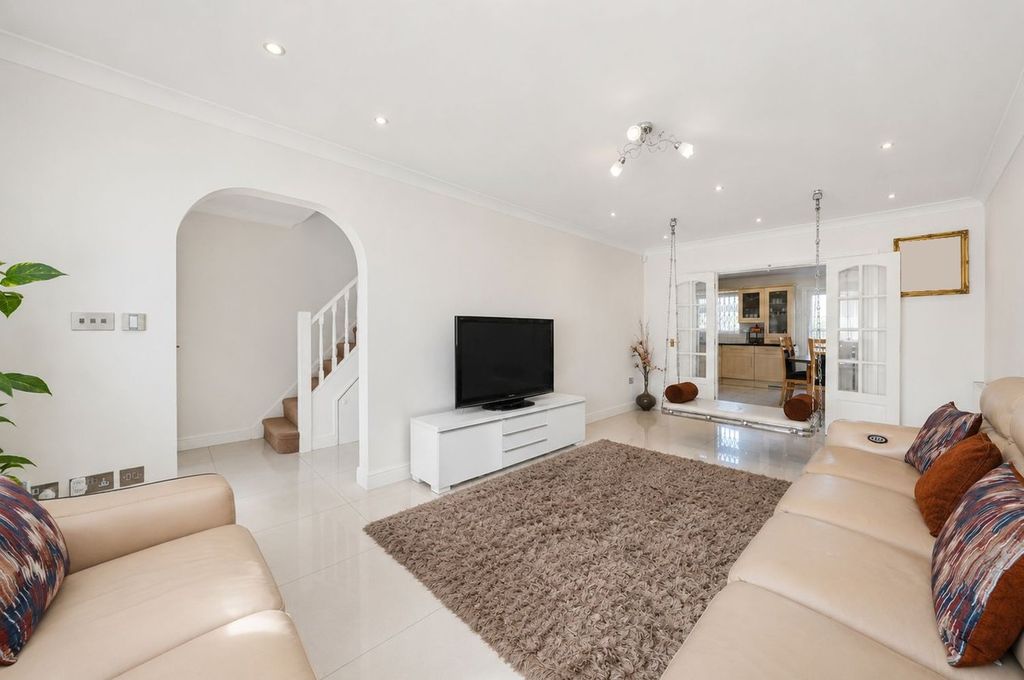 Property photo 2 of 18