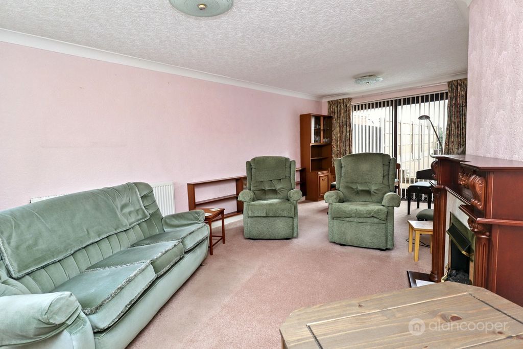 Property photo 2 of 26 5693573