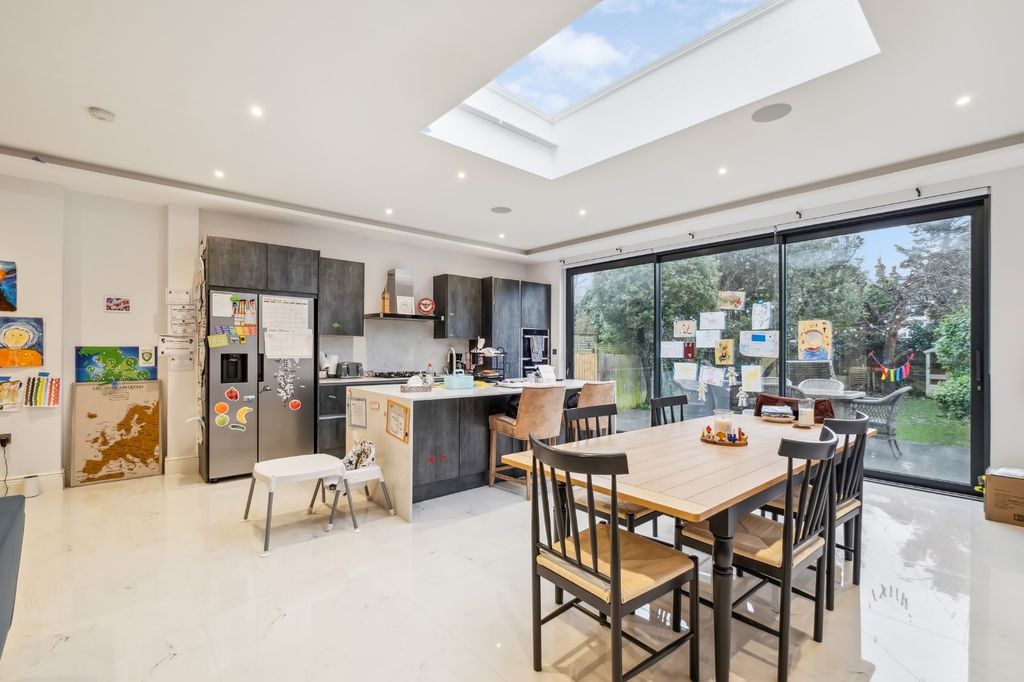 Property photo 3 of 18 Kitchen/Dining Room
