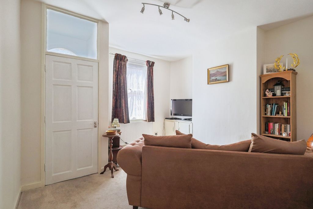 Property photo 2 of 17 Photo