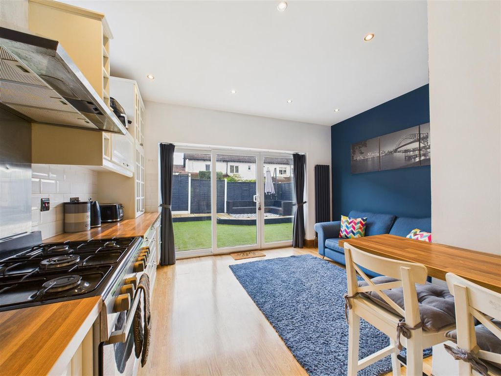 Property photo 2 of 17 Kitchen