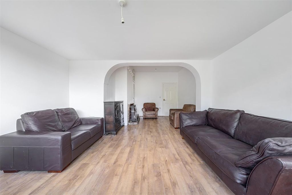 Property photo 2 of 26