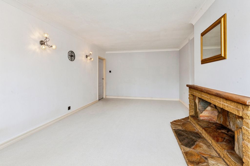Property photo 3 of 20 Living Room