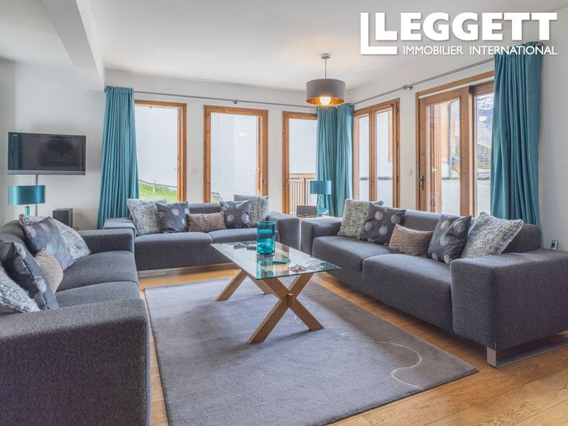 Property photo 2 of 10