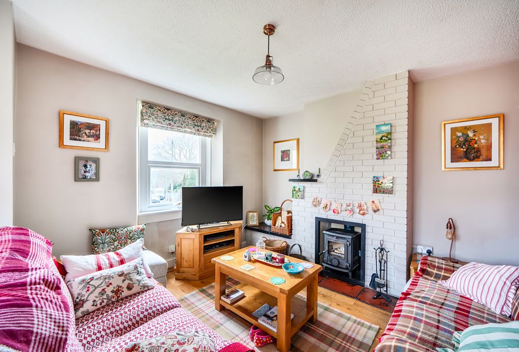 Property photo 3 of 21 1401439-15-696Faf...