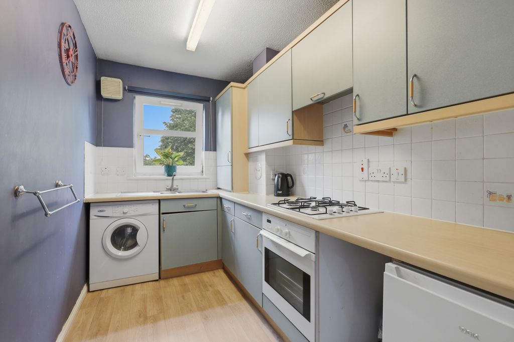 Property photo 3 of 24