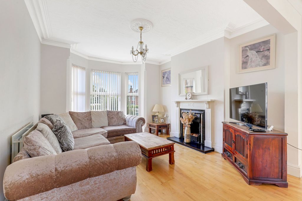 Property photo 2 of 18