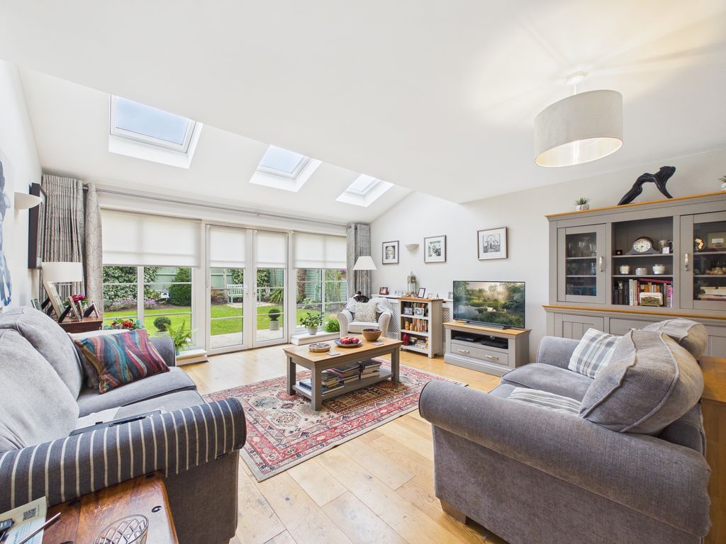 Property photo 2 of 24 Cam04018G0-Pr0482-Still008