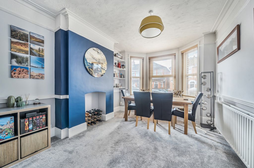 Property photo 2 of 13 1347526-26-68B5Af...