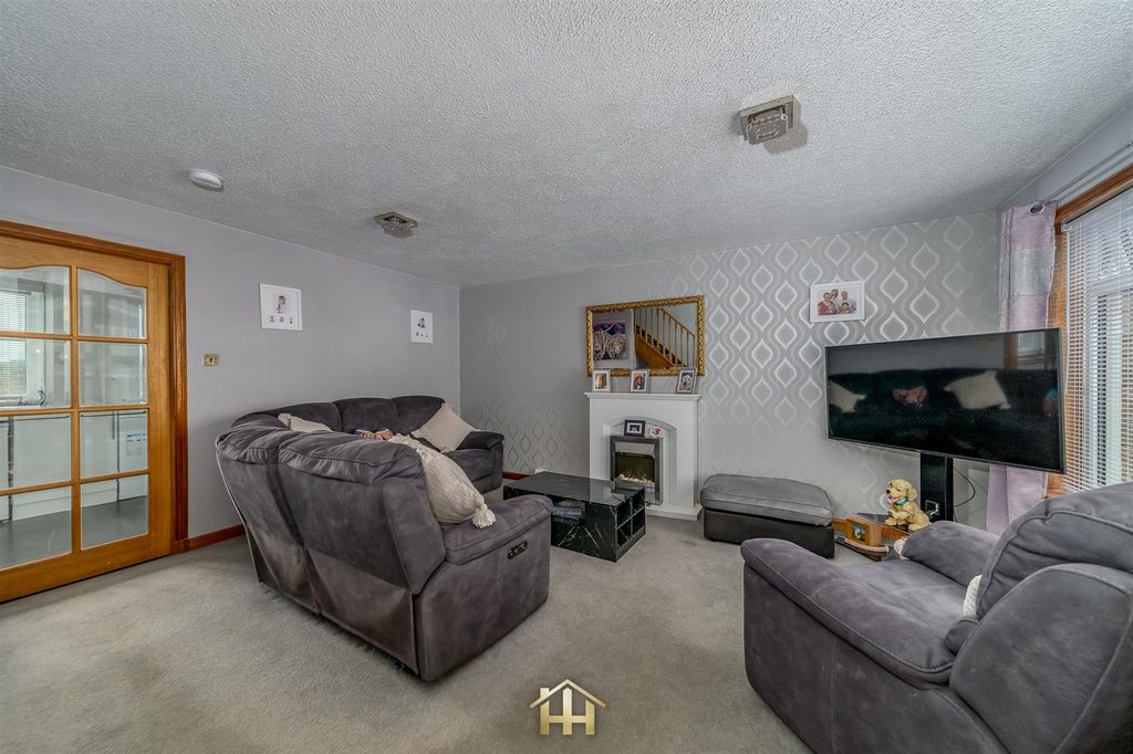 Property photo 3 of 36 28 Traquair Gardens Dundee Dd4 0Tq 290726 Edit (21