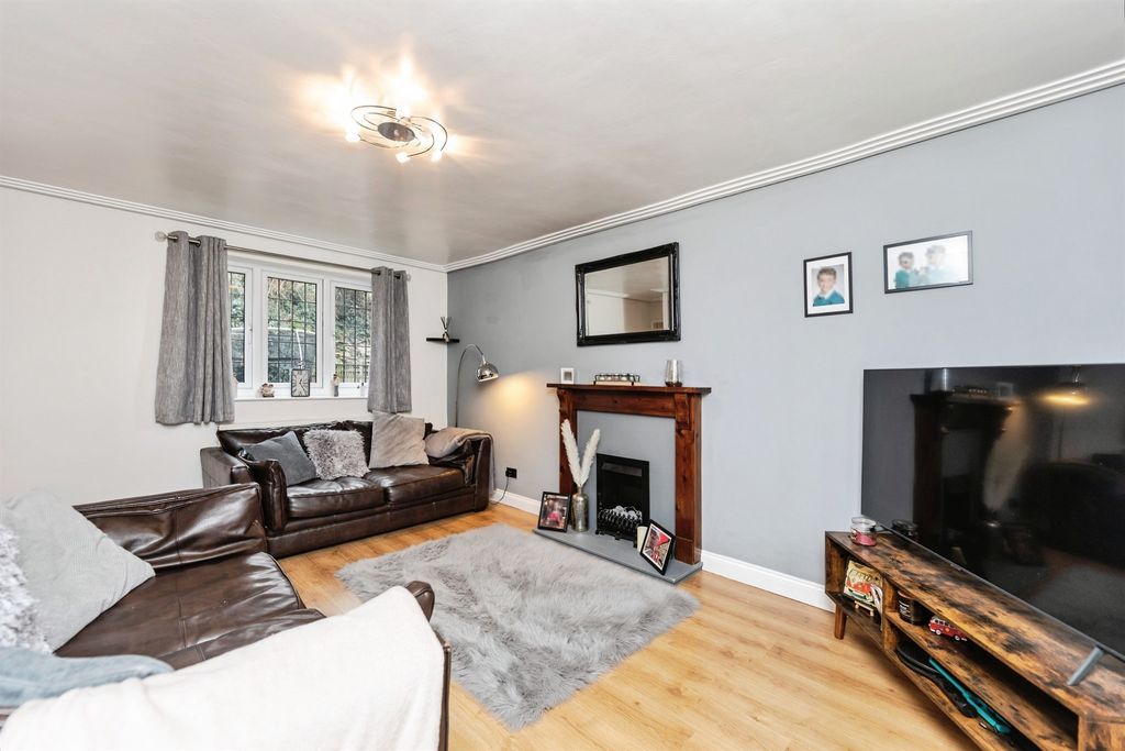 Property photo 3 of 12