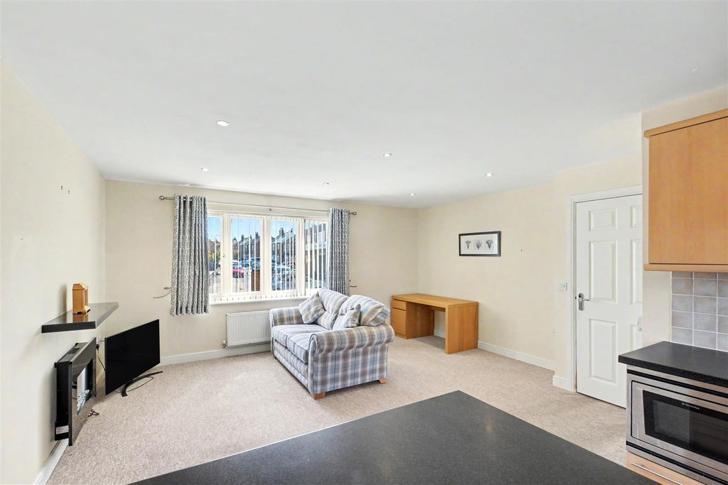 Property photo 2 of 13 Lounge_1.Jpeg