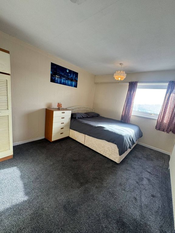Property photo 1 of 2
