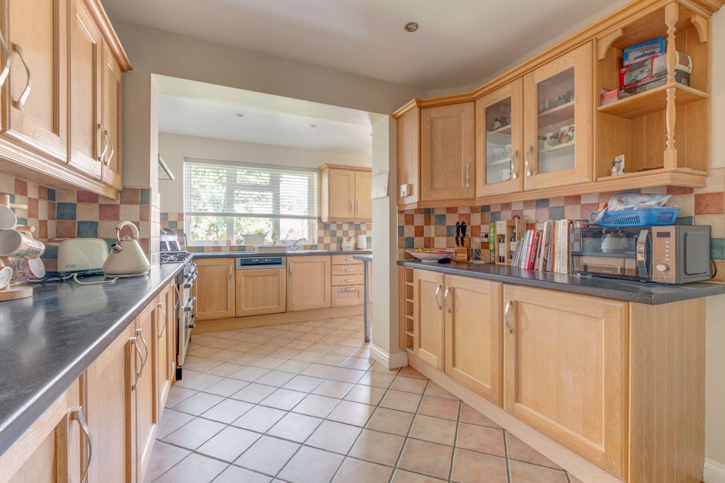 Property photo 3 of 19 Picture No. 18