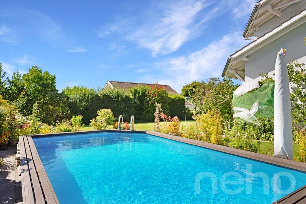 Property photo 2 of 13