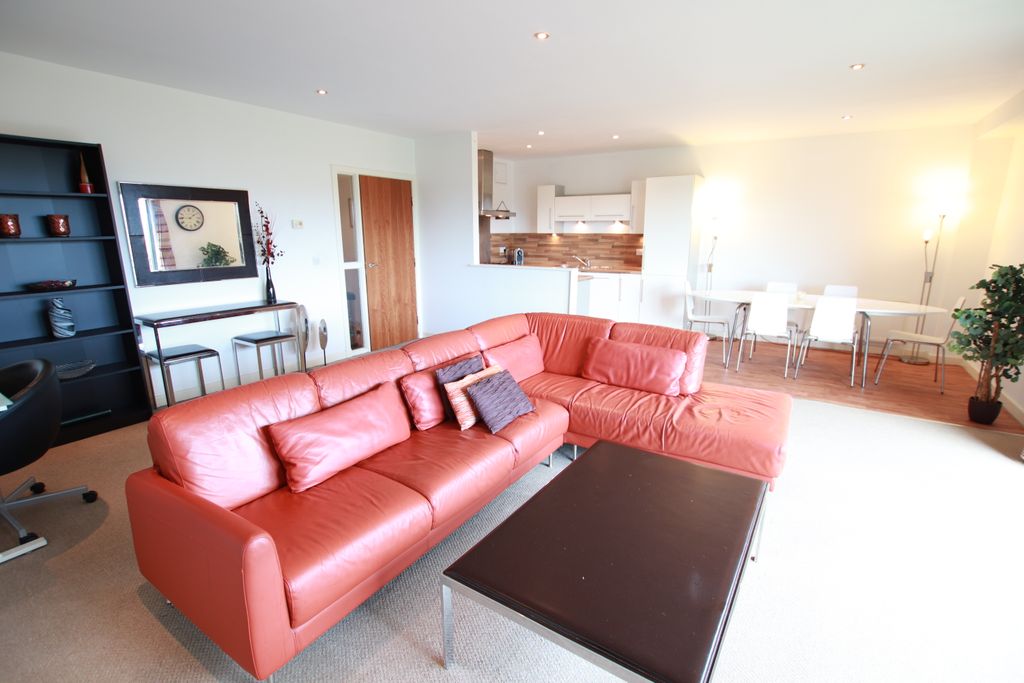 Property photo 2 of 17 Lounge