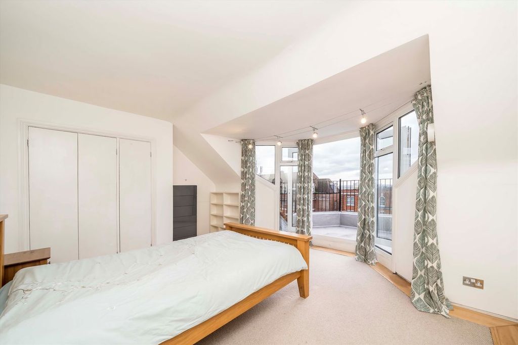 Property photo 3 of 7