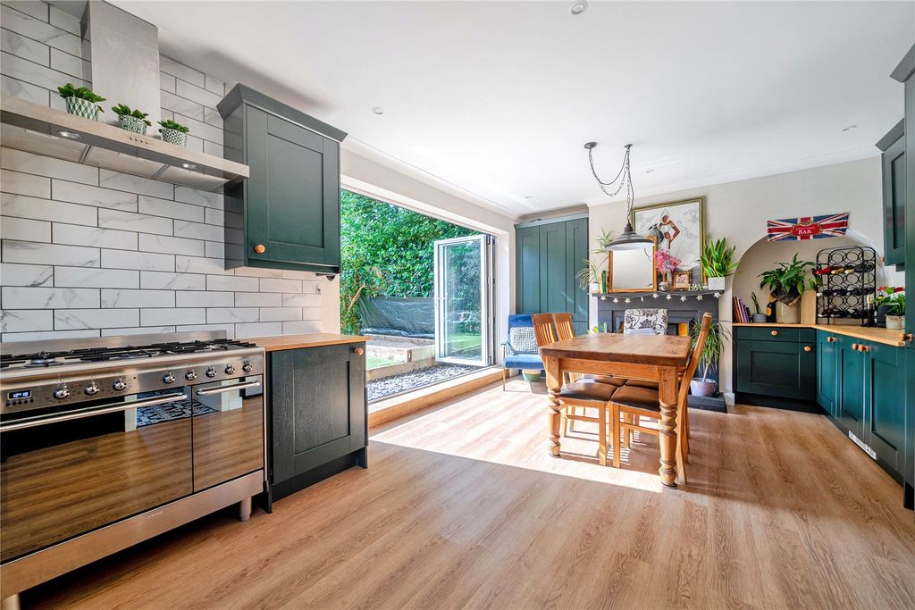 Property photo 3 of 25 Picture No. 11