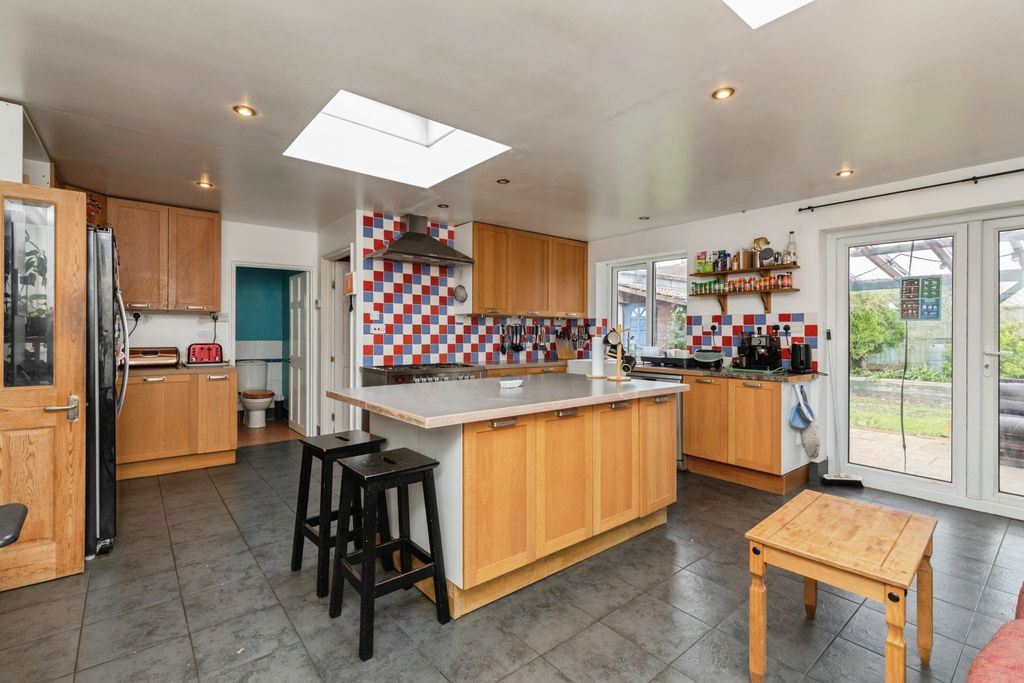 Property photo 1 of 20 Kitchen / Lounge