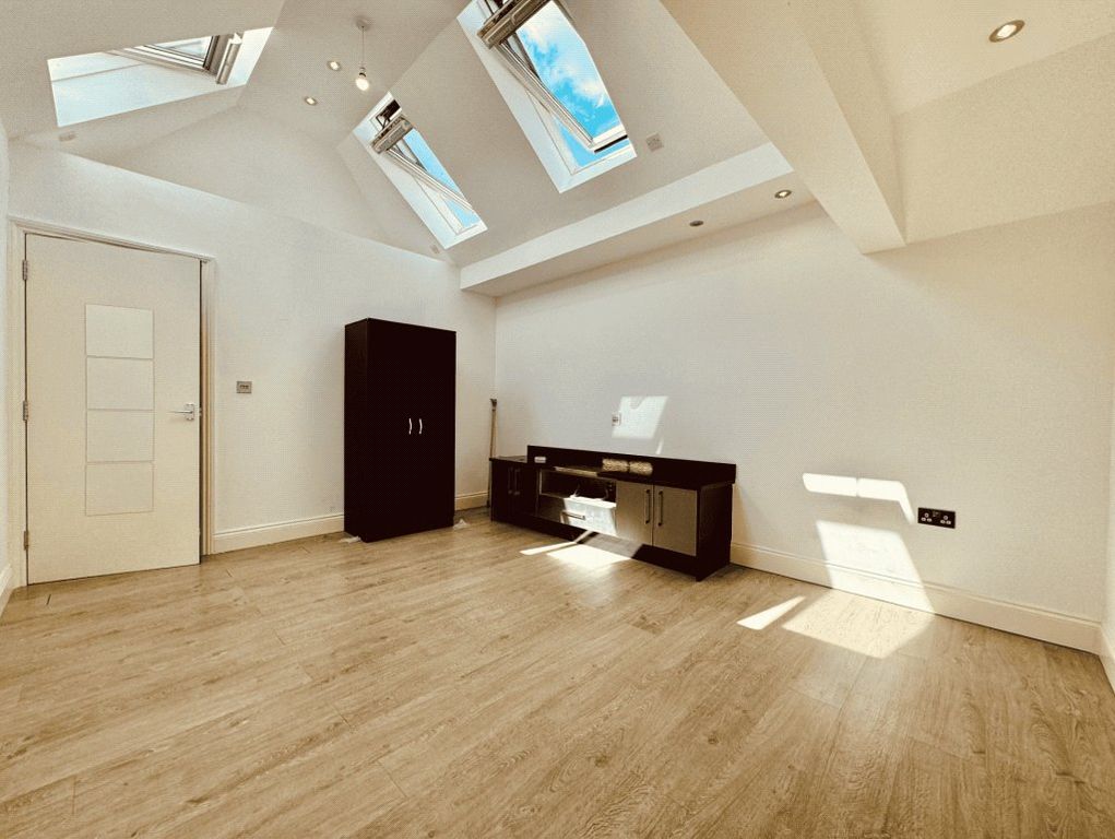 Property photo 2 of 5 Studio