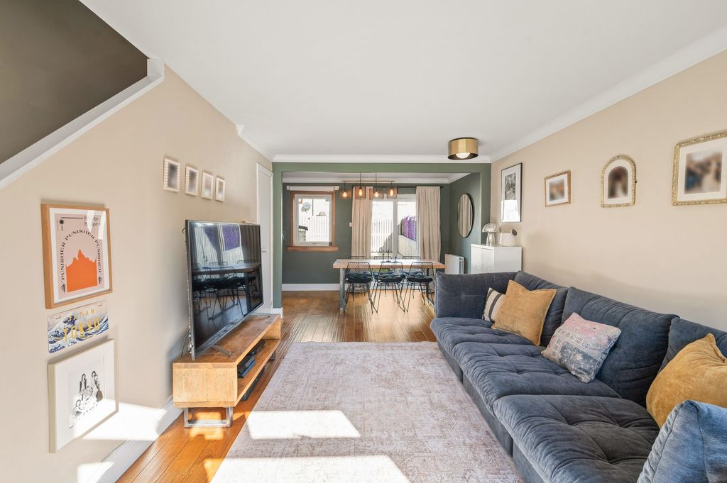 Property photo 3 of 45 Lounge