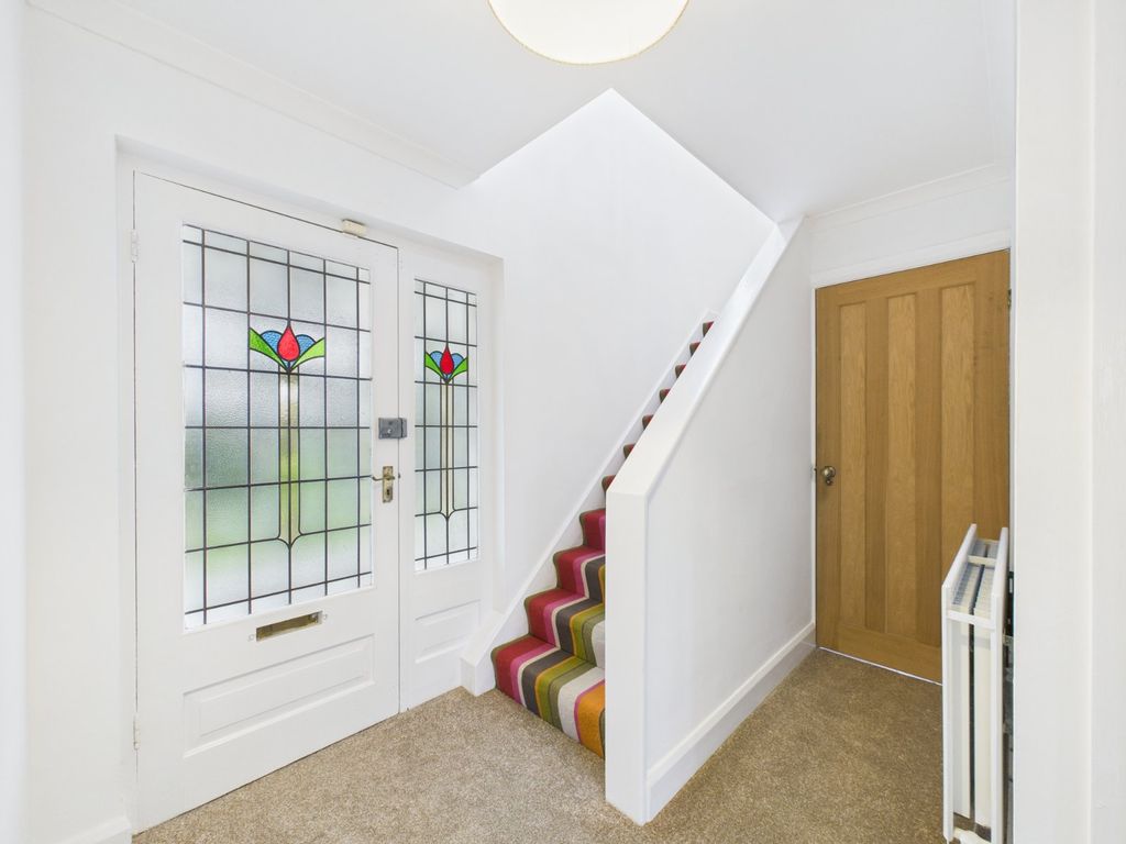 Property photo 3 of 17 Entrance Hall