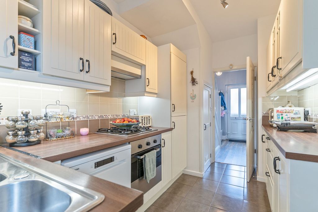 Property photo 2 of 20