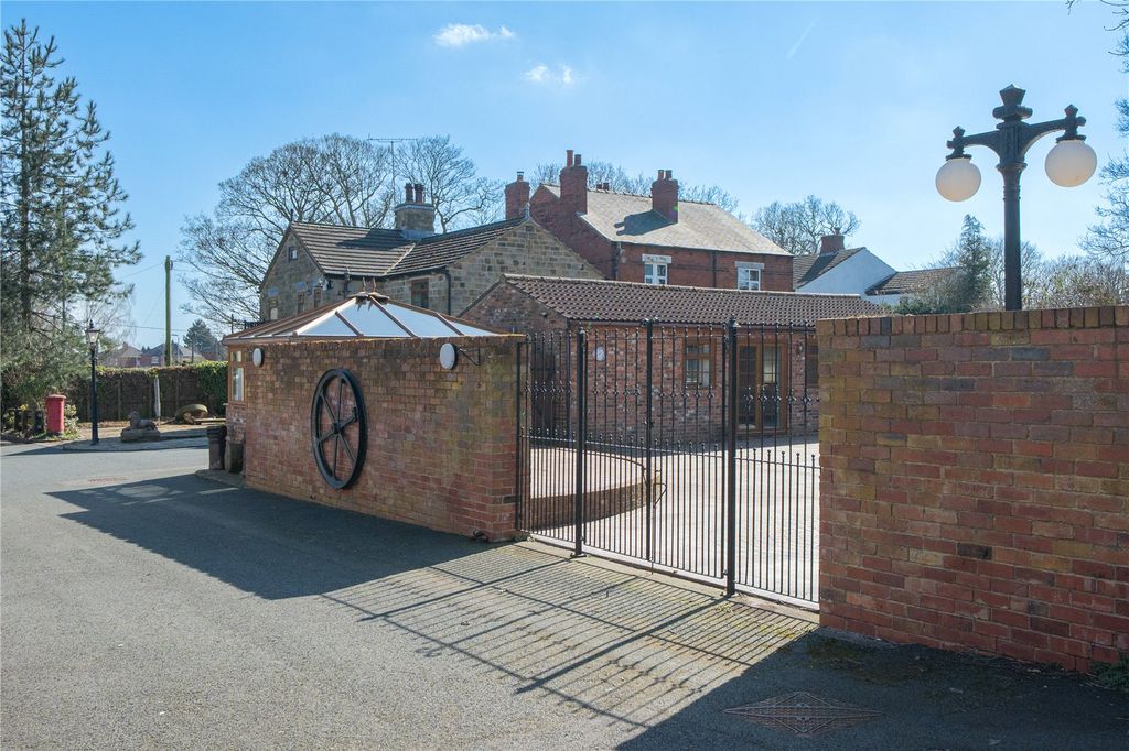 Property photo 2 of 41 Picture No. 10