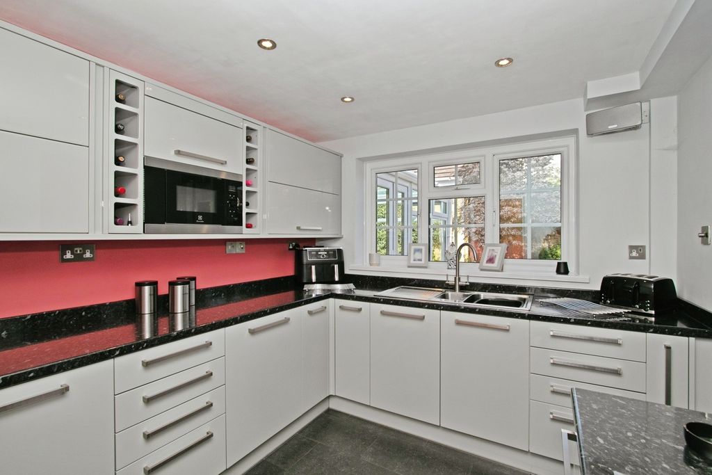 Property photo 3 of 21 Pbox-Img.Jpg