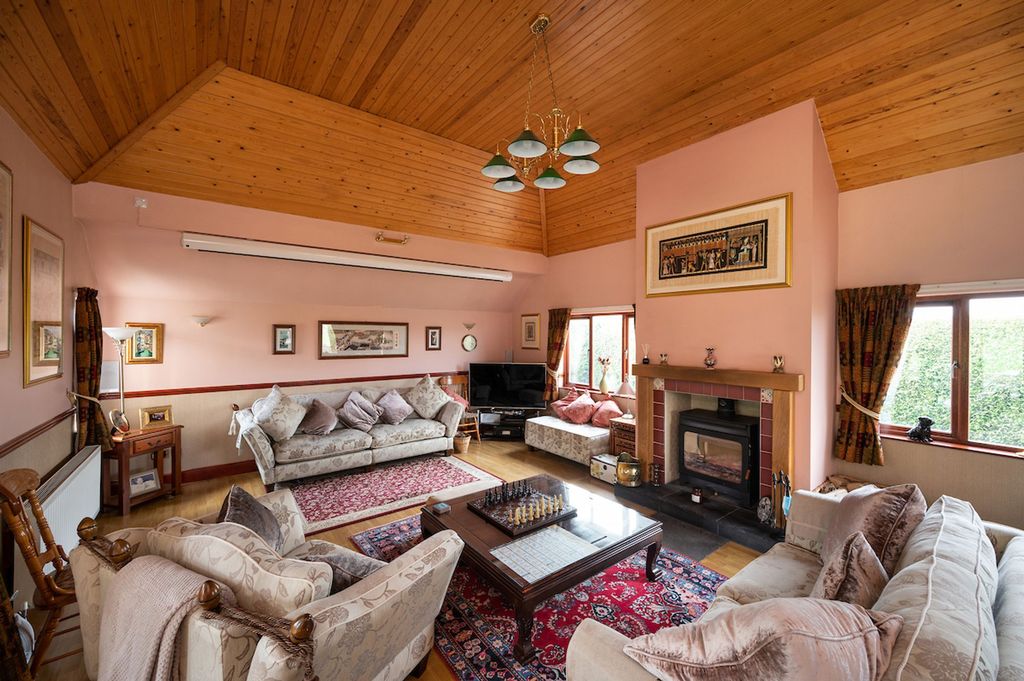 Property photo 2 of 45 Cinema Room