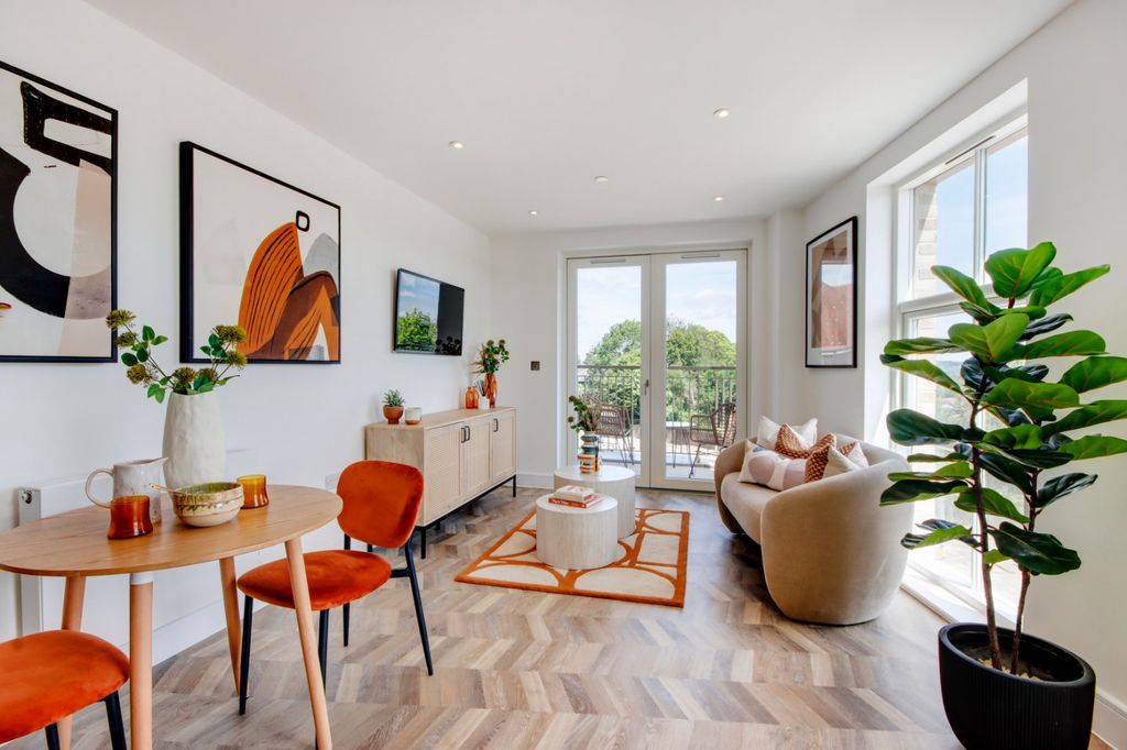 Property photo 2 of 8 Show Home Living