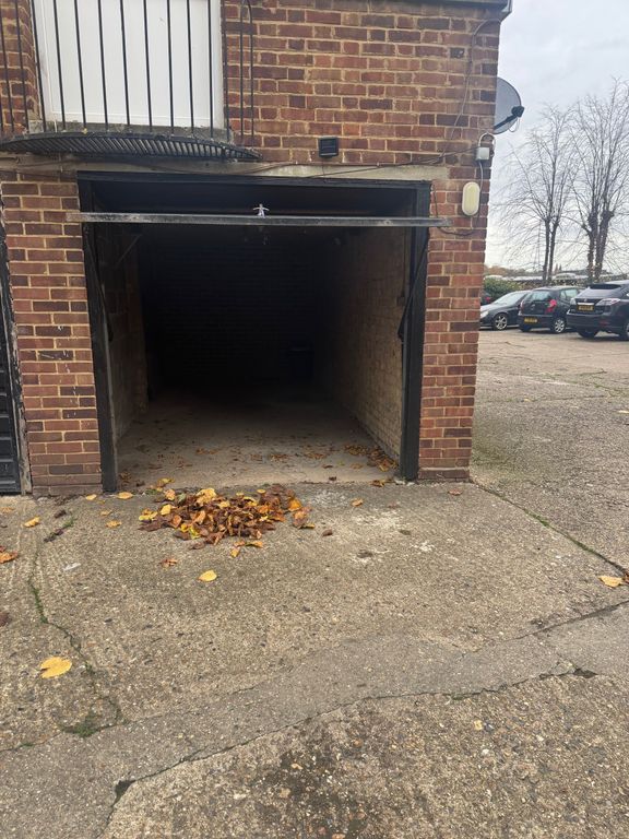 Property photo 2 of 2 Garage 2