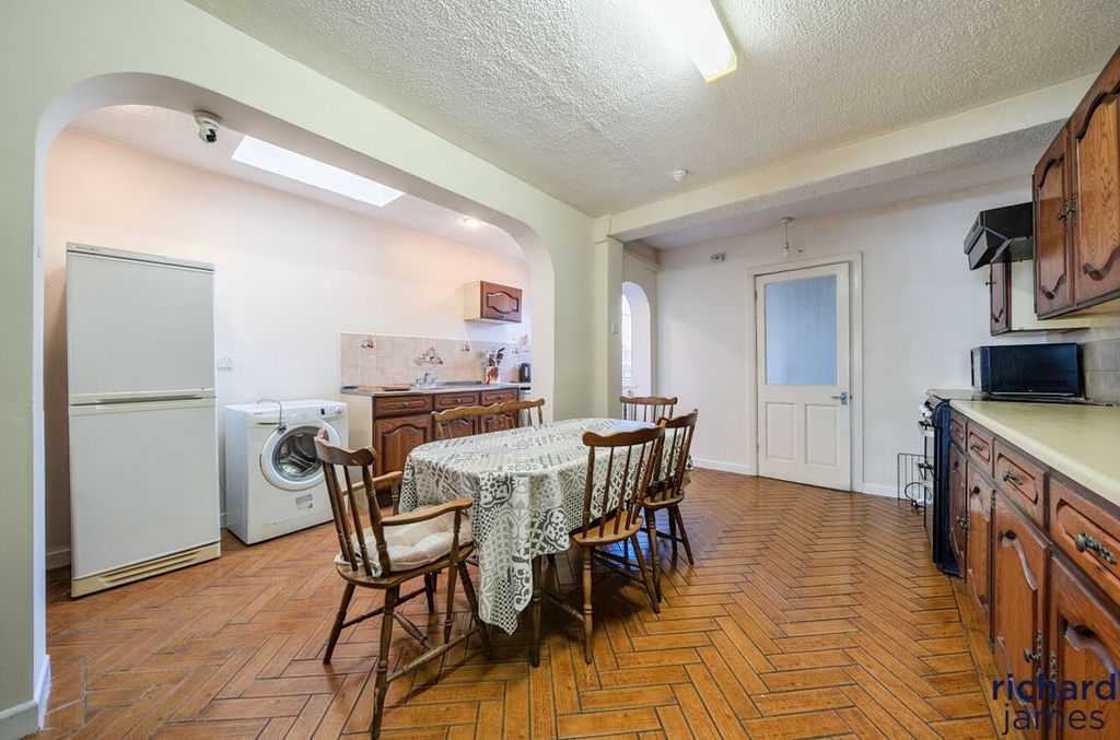 Property photo 2 of 18 91Ed3d6115dc4Dabab72079F50De8B67