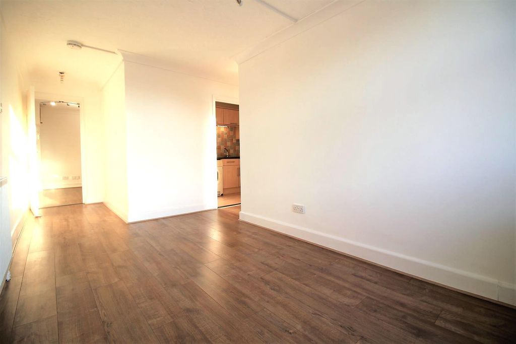 Property photo 2 of 6 Yf49Wdrk5Lvap_Gnfydbv2Rrssg.Jpg