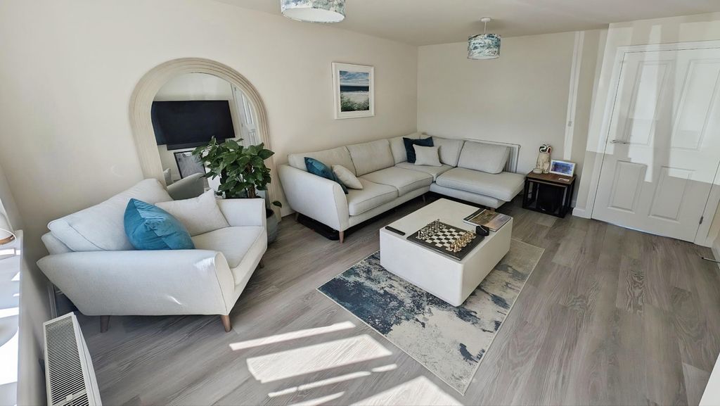 Property photo 2 of 18 Pbox-Img.Jpg