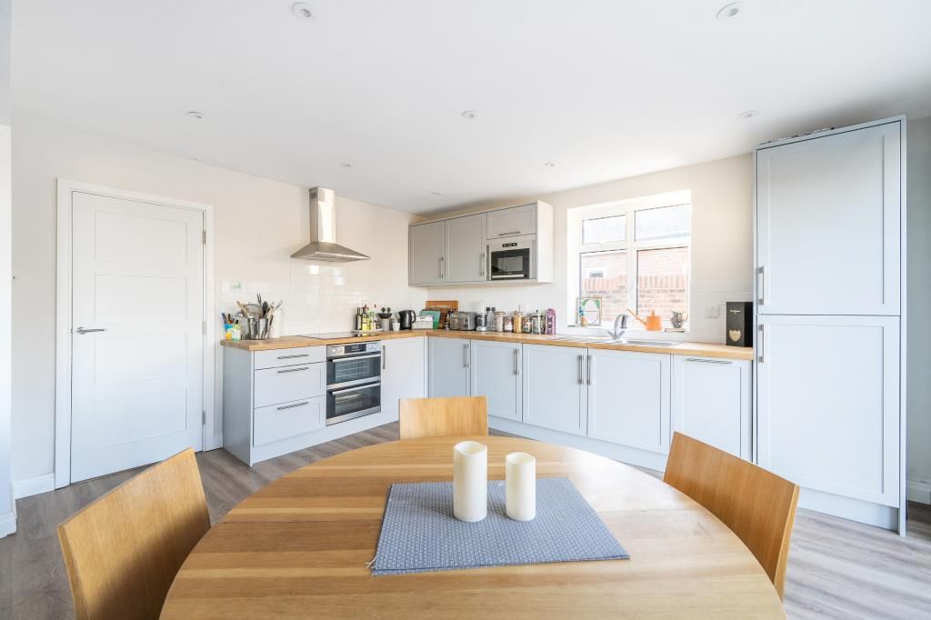 Property photo 3 of 19 Kitchen