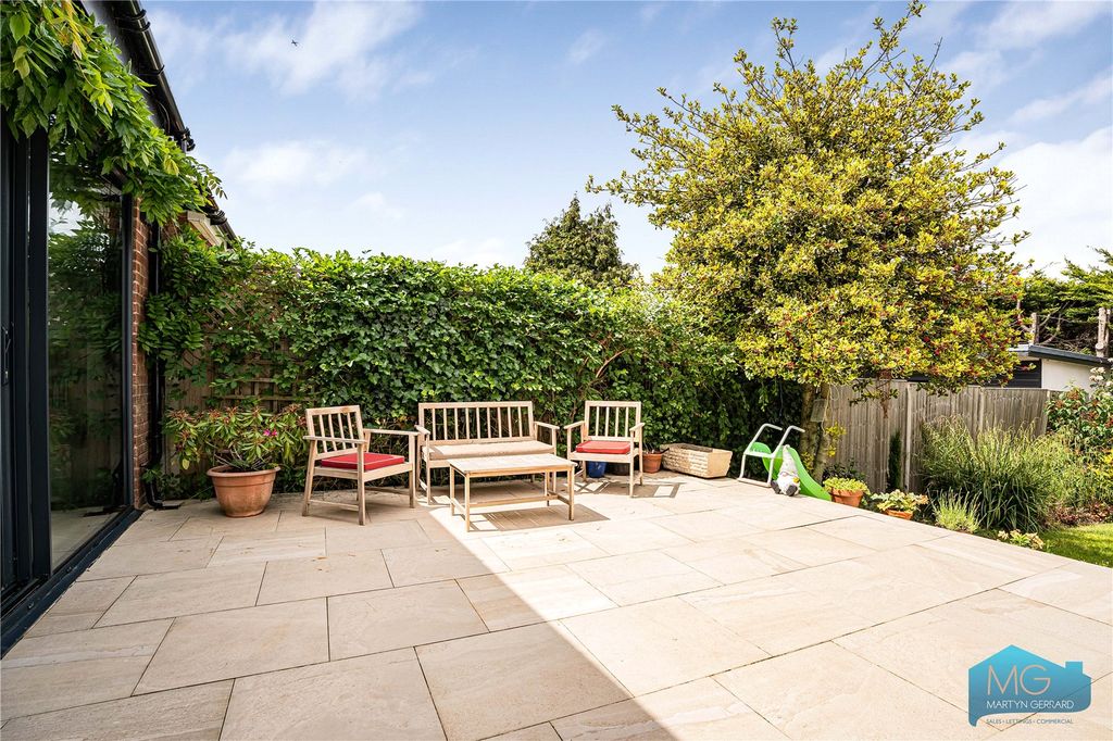 Property photo 3 of 27 Picture No. 17