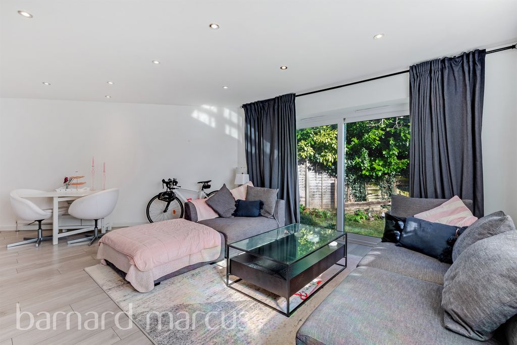 Property photo 2 of 9