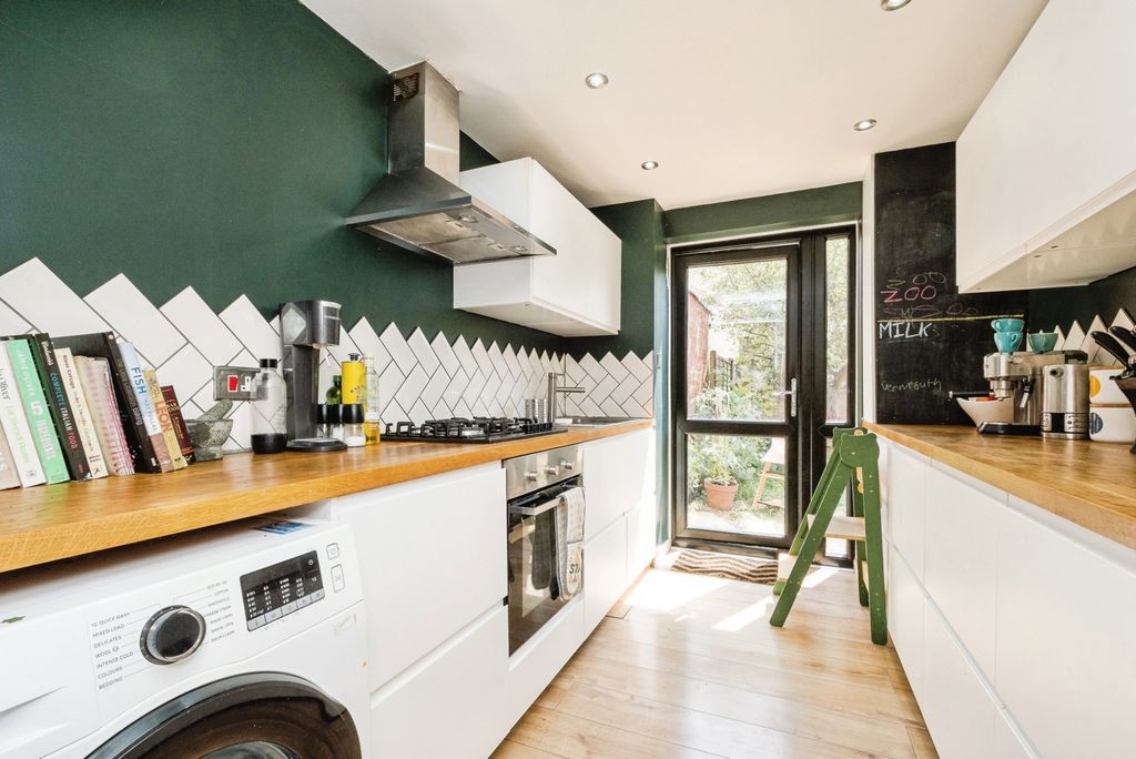 Property photo 2 of 23 Pbox-Img.Jpg