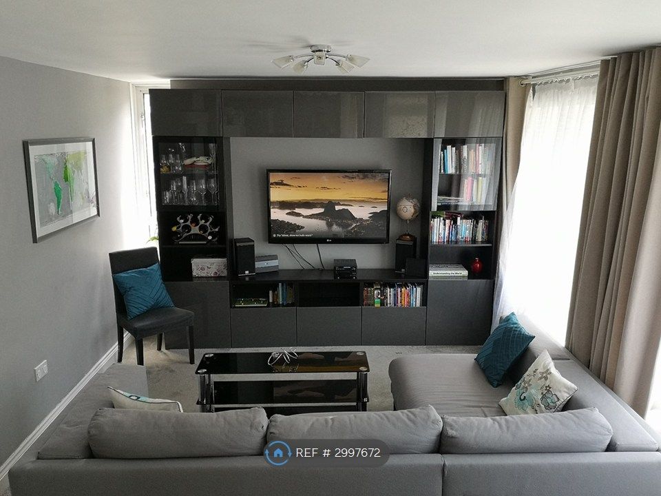 Property photo 1 of 11 Living Room