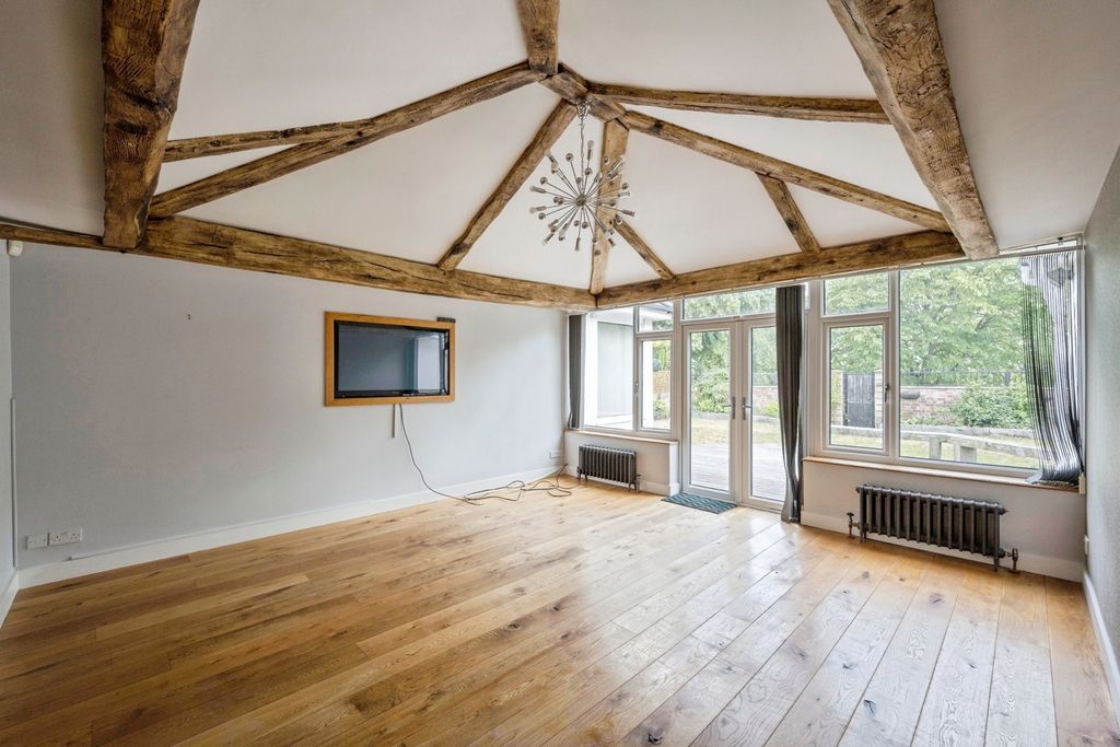 Property photo 2 of 20 Sitting Room