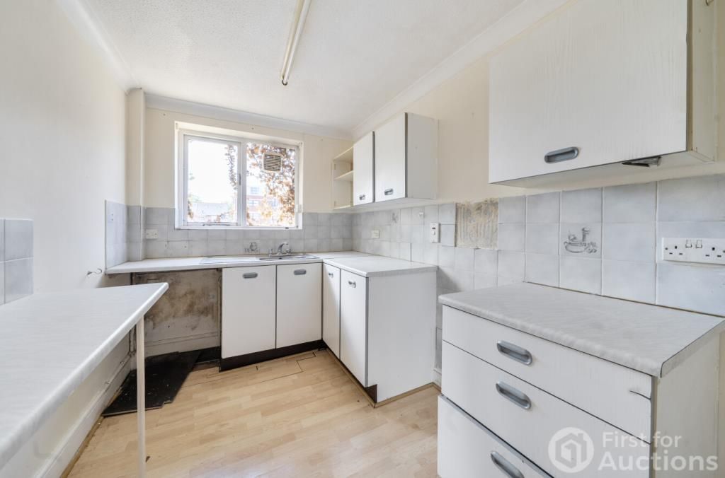 Property photo 2 of 9 Kitchen