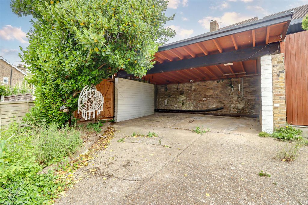Property photo 2 of 20