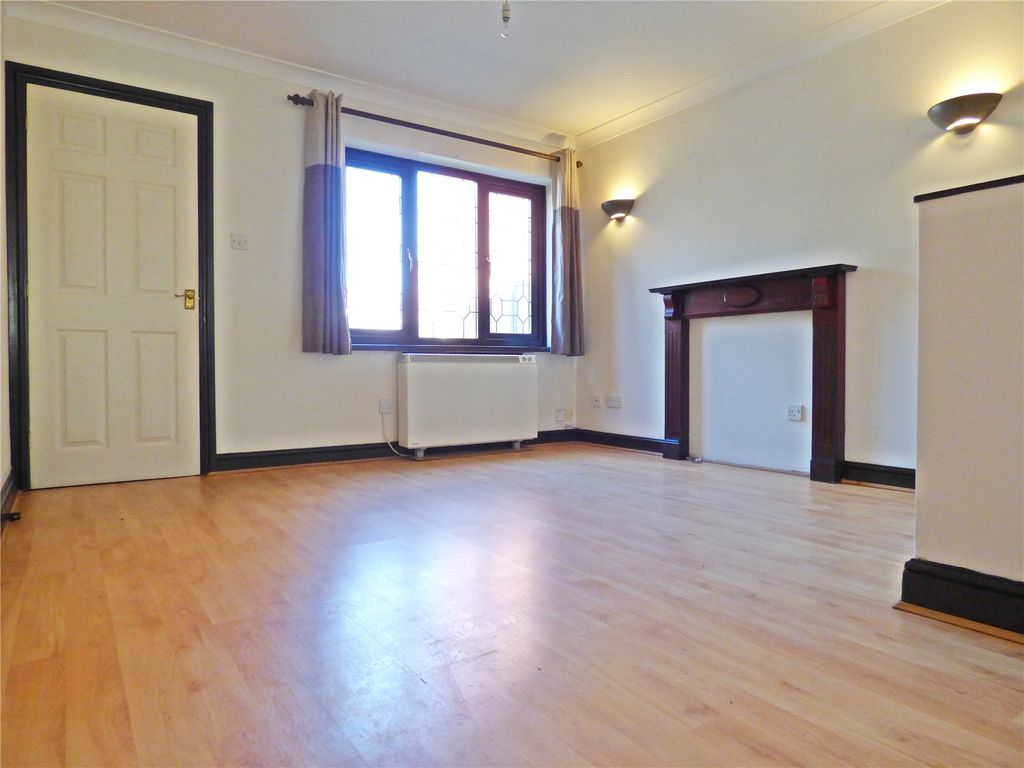 Property photo 2 of 8 Picture No. 13