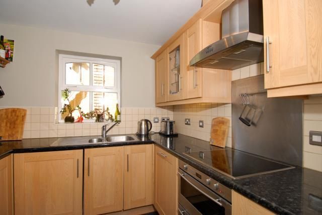 Property photo 3 of 10 Kitchen